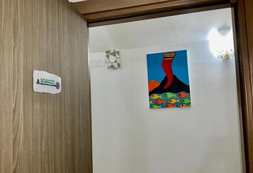 اتاق اجرایی سه نفره, A Room De Scugnizzi