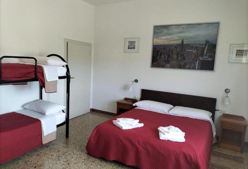 غرفة قياسية ثلاثية حمام مشترك, Affittacamere Mark