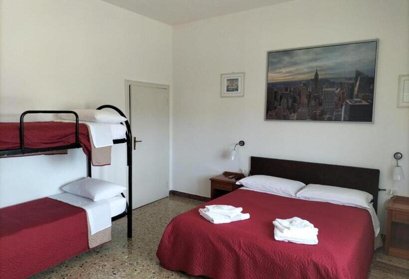 غرفة قياسية ثلاثية حمام مشترك, Affittacamere Mark