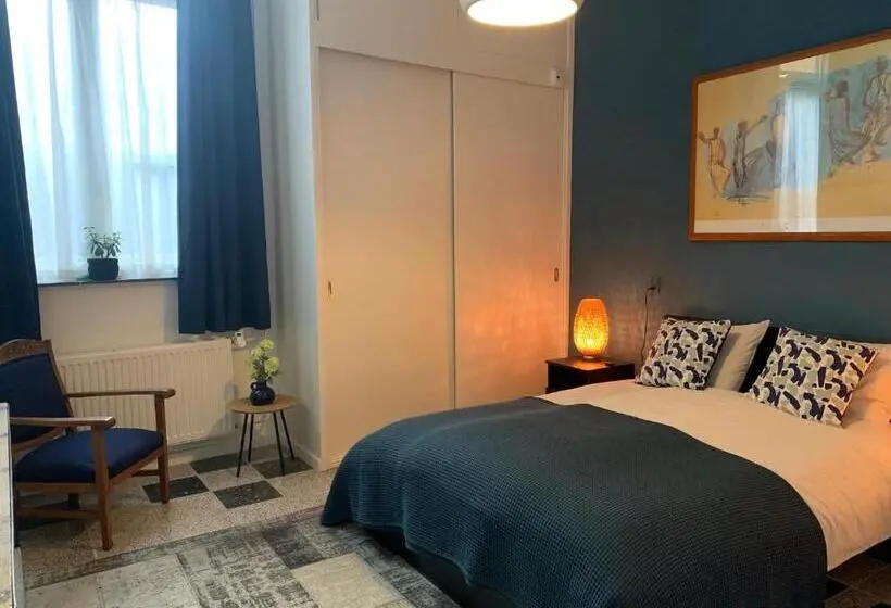デラックスルーム, Het Rode Pakhuis