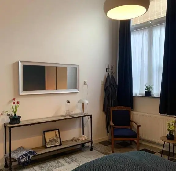 デラックスルーム, Het Rode Pakhuis