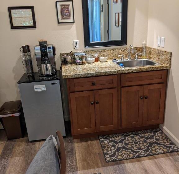 اتاق استاندارد با تخت بزرگ, Kilauea House