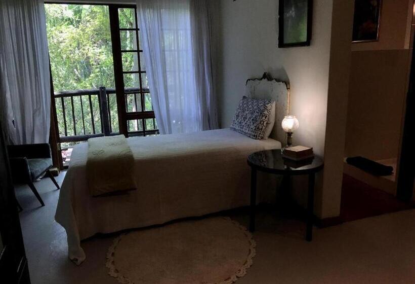 标准三人间, Old Joe S Kaia