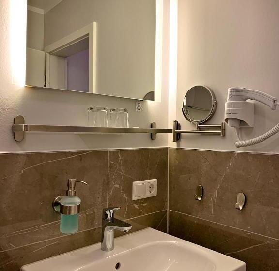 Апартаменты 2 Спальни, Triple A³