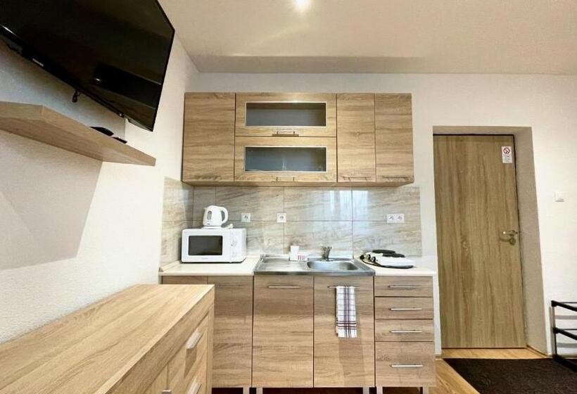 سوییت, Ubytovanie Athéna