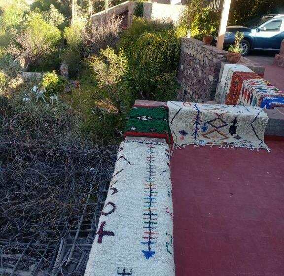 اتاق لوکس با بالکن, Atlas Ijoukak