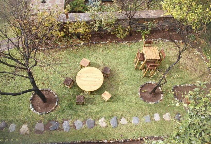 اتاق لوکس با بالکن, Atlas Ijoukak