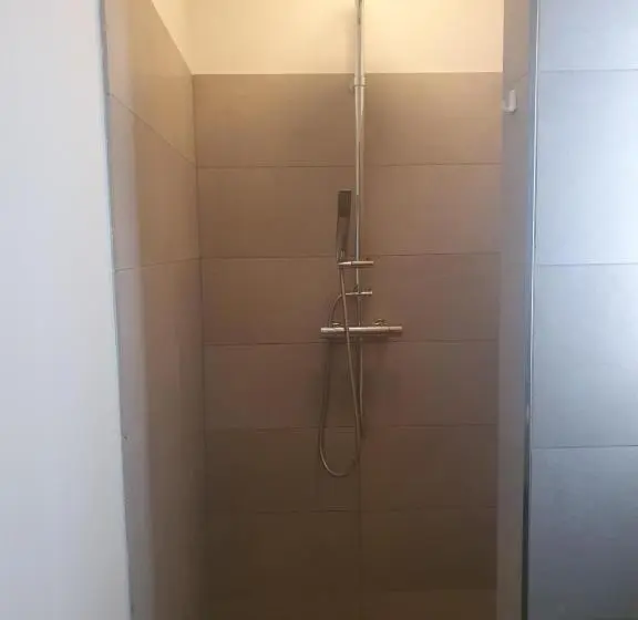スタンダードルーム, Een Klein Appartementje Zonder Keuken In Het Centrum Sleep At Hamtingh S