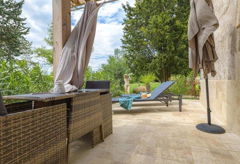 Апартаменты 1 Спальня Вид на Сад, Chambres D Hôtes La Mascrabiere Bed & Spa