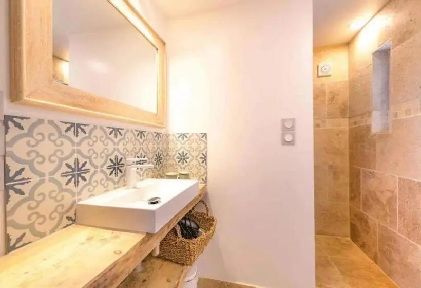 庭の見える1ベッドルームアパートメント, Chambres D Hôtes La Mascrabiere Bed & Spa