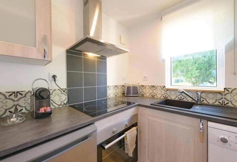 带1个卧室带花园景观的公寓, Chambres D Hôtes La Mascrabiere Bed & Spa