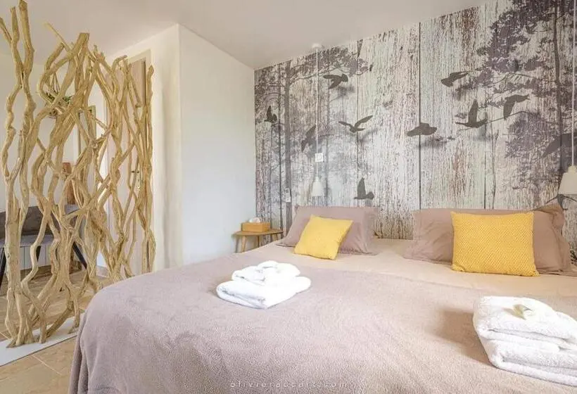 庭の見える1ベッドルームアパートメント, Chambres D Hôtes La Mascrabiere Bed & Spa