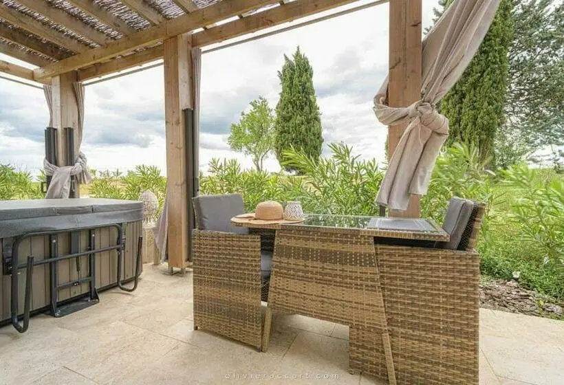テラス付き1ベッドルームアパートメント, Chambres D Hôtes La Mascrabiere Bed & Spa