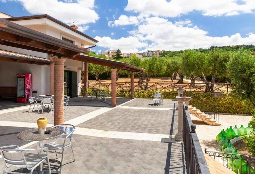 标准三人间, La Villetta Xenia