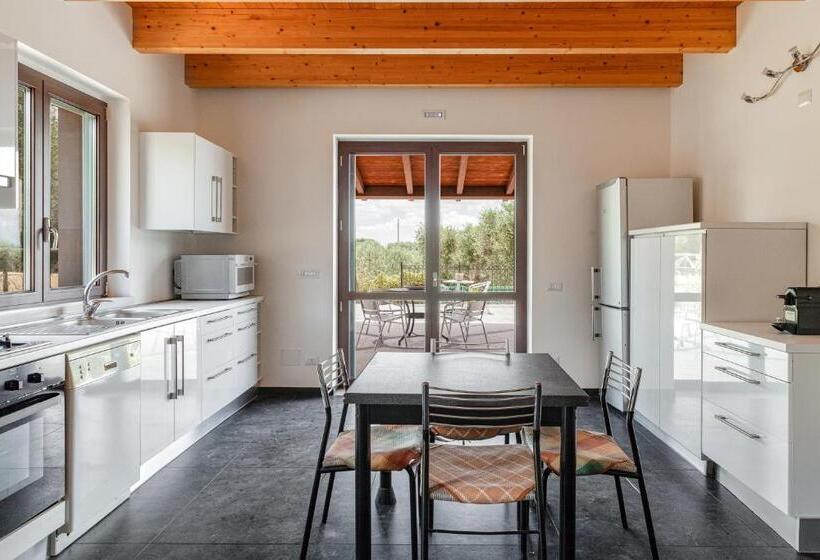 标准三人间, La Villetta Xenia