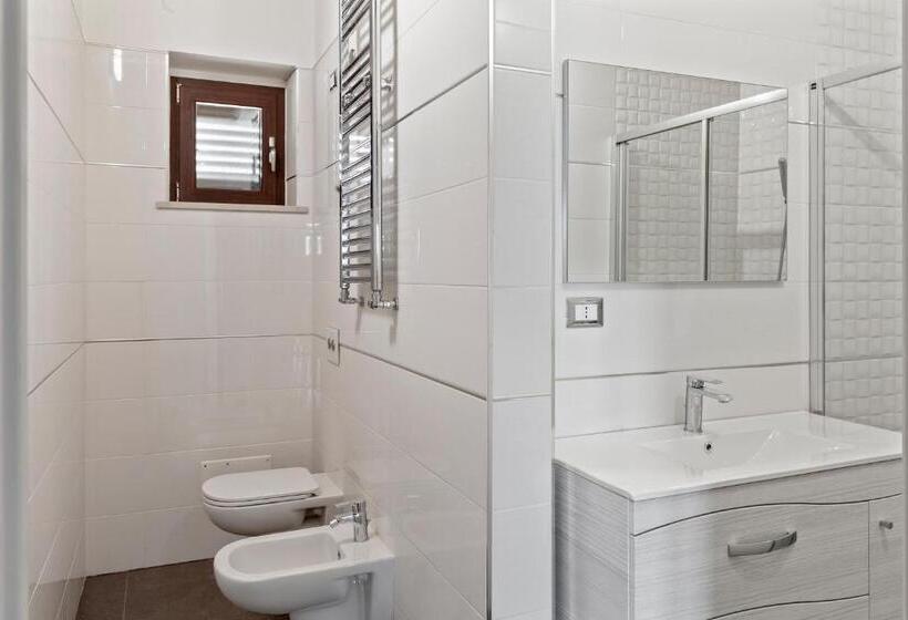 标准三人间, La Villetta Xenia