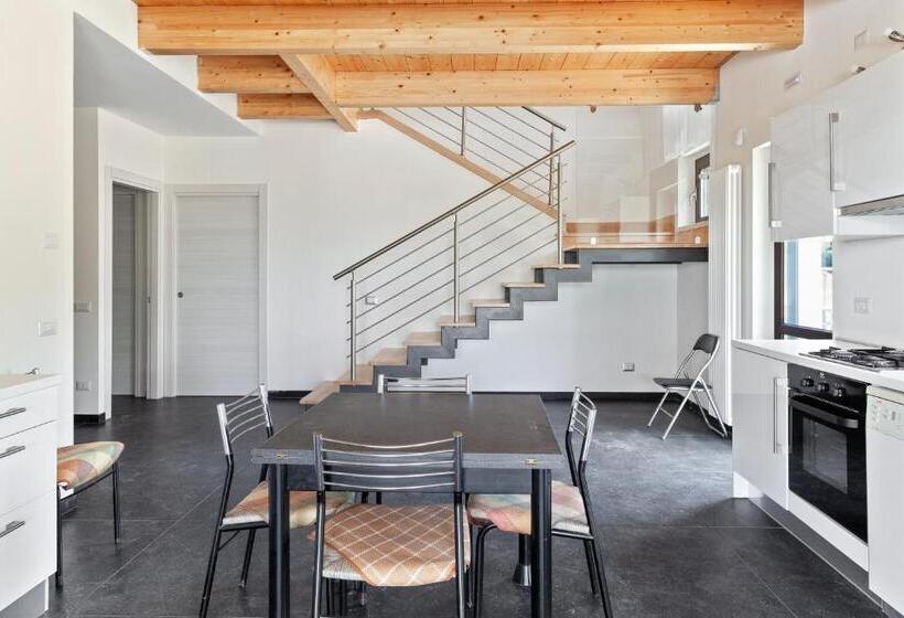 标准三人间, La Villetta Xenia