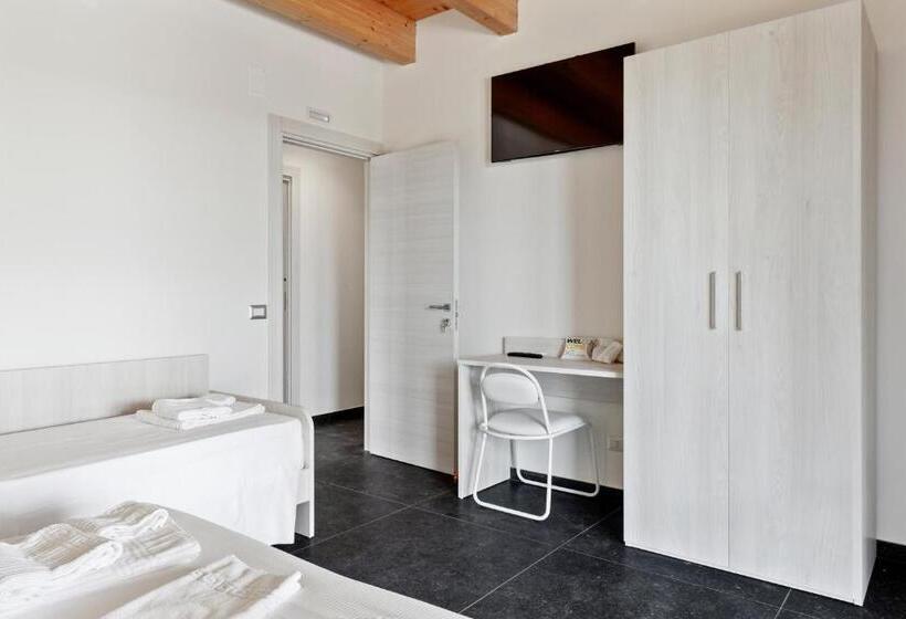 标准三人间, La Villetta Xenia