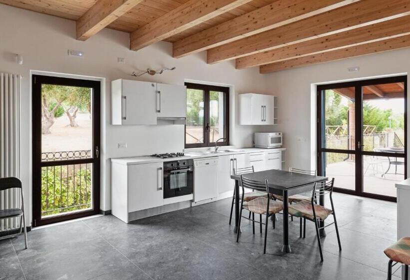 标准三人间, La Villetta Xenia