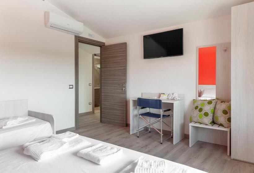 标准三人间, La Villetta Xenia