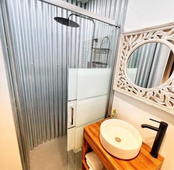 بانگلوی استاندارد, Villa Moai 974