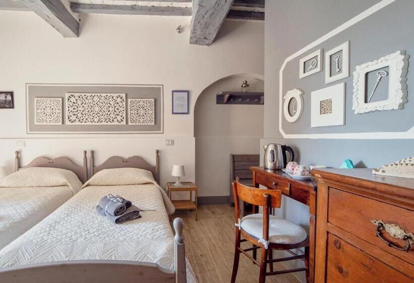 اتاق لوکس, La Lanciotta