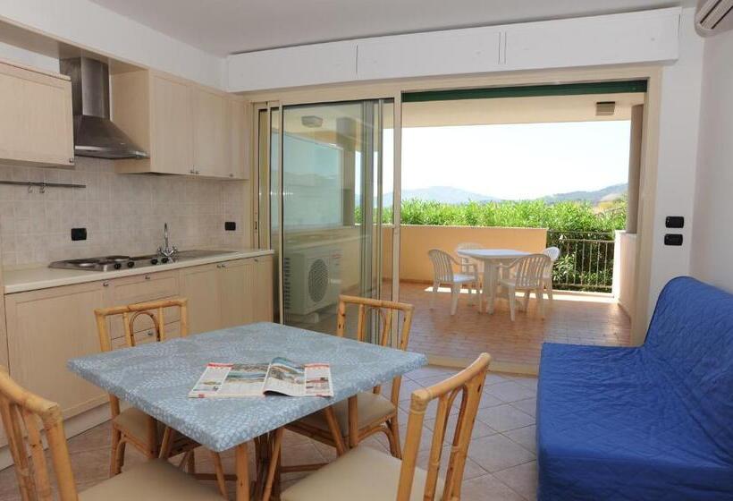 إستديو قياسى مطل على حمام السباحة, Lo Smeraldo