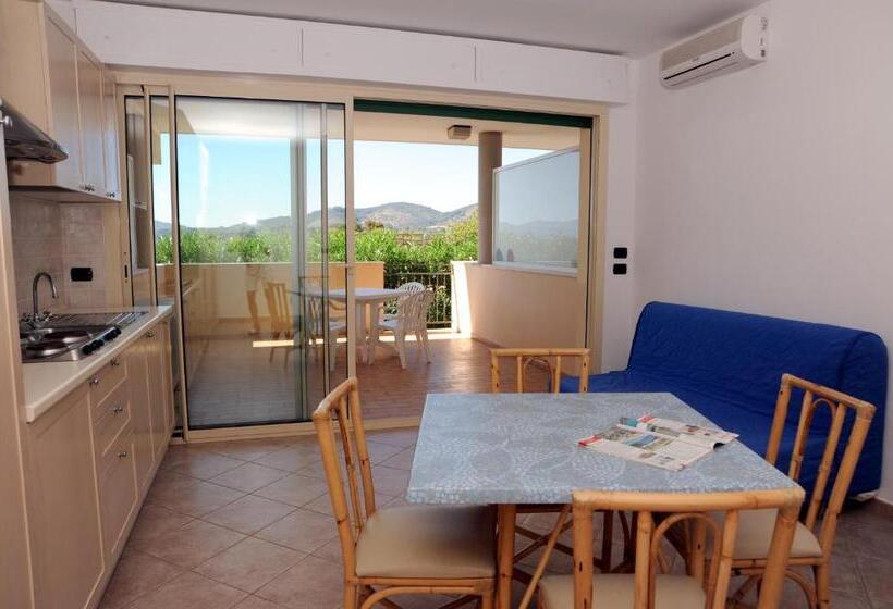 إستديو قياسى مطل على حمام السباحة, Lo Smeraldo