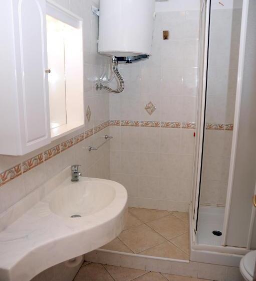 إستوديو قياسى مطل على البحر, Lo Smeraldo