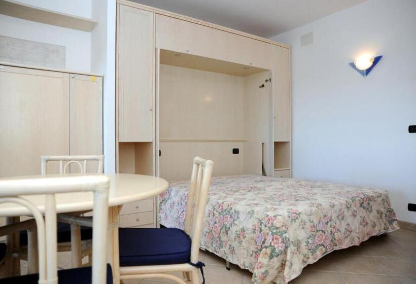 إستوديو قياسى مطل على البحر, Lo Smeraldo