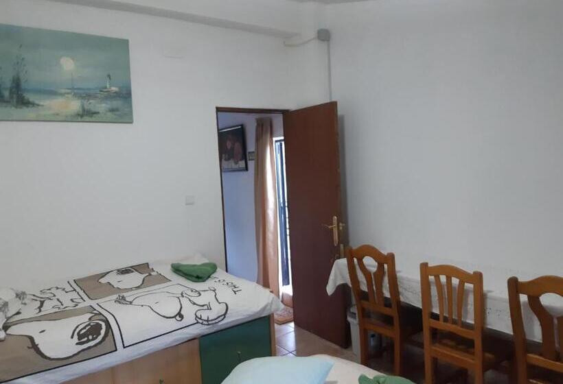 ファミリールーム, Nice Room With Swimming Pool