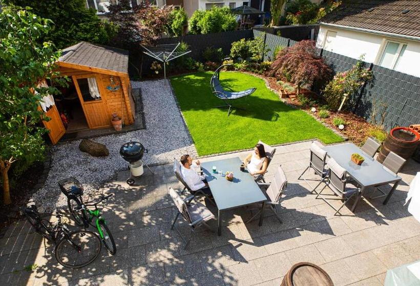 ルームシェアのワンベッド, Hostel Wohnzimmer Essen