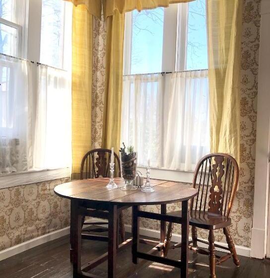 غرفة سوبيريور سرير كينج, Belmont Inn