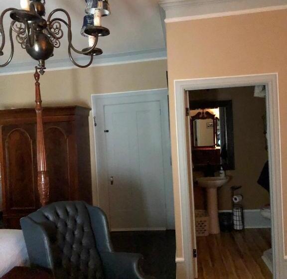 غرفة سوبيريور سرير كينج, Belmont Inn