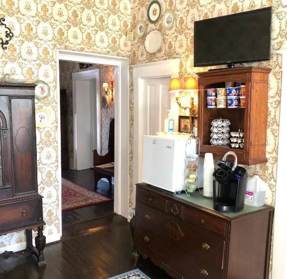 带大床的高级房间, Belmont Inn