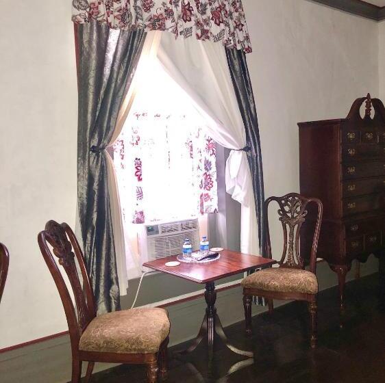 家庭工作室, Belmont Inn