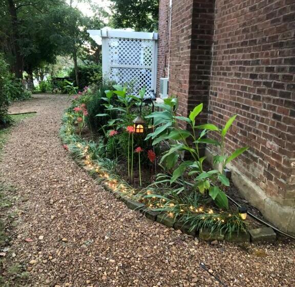 غرفة عائلية مطلّة علي الحديقة, Belmont Inn