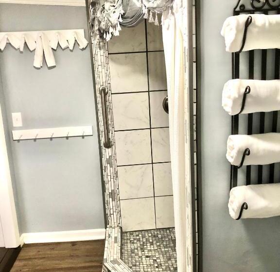 غرفة عائلية مطلّة علي الحديقة, Belmont Inn