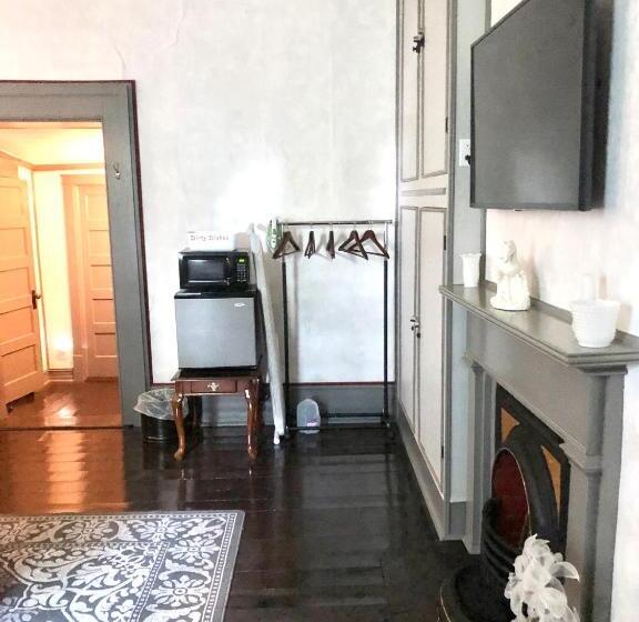 إستديو عائلى, Belmont Inn