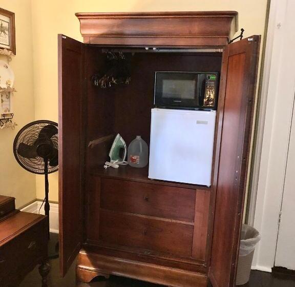 غرفة عائلية مطلّة علي الحديقة, Belmont Inn