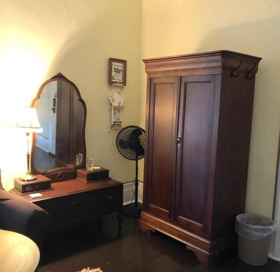 غرفة عائلية مطلّة علي الحديقة, Belmont Inn