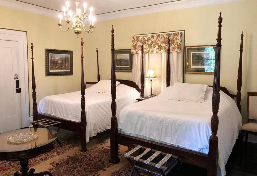 家庭房带园景, Belmont Inn