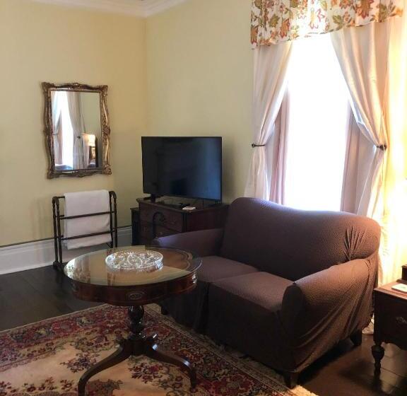 غرفة عائلية مطلّة علي الحديقة, Belmont Inn