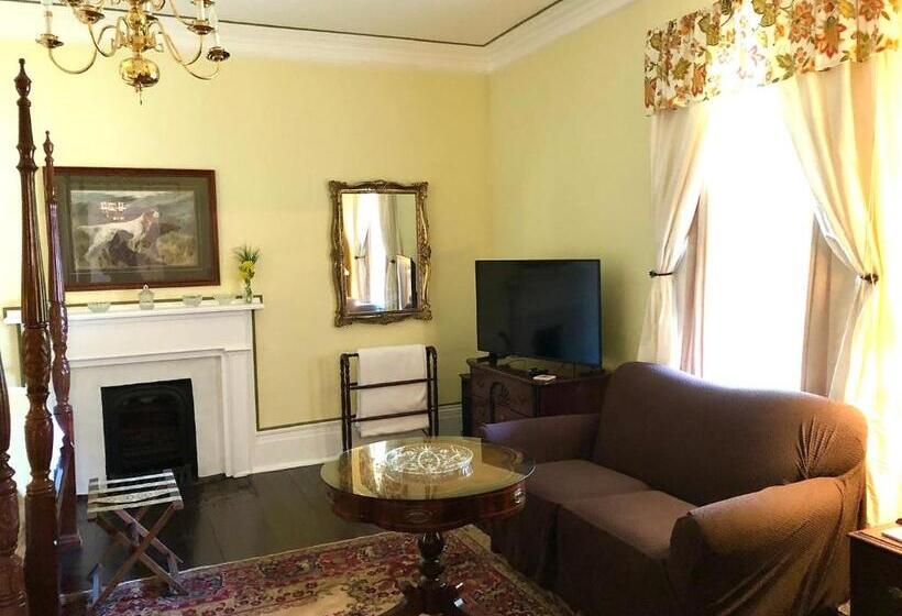 غرفة عائلية مطلّة علي الحديقة, Belmont Inn