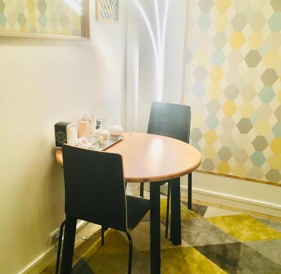 غرفة قياسية مزوَّدة بتراس, La Campagne Dans La Ville , Maison D Hôtes