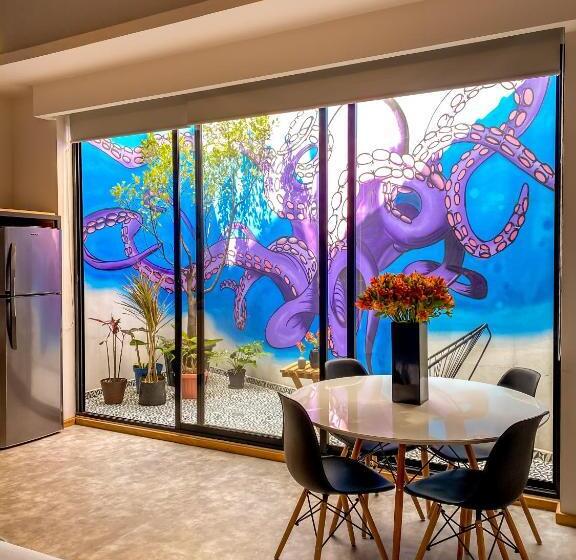 اتاق لوکس با بالکن, Casa Melgar