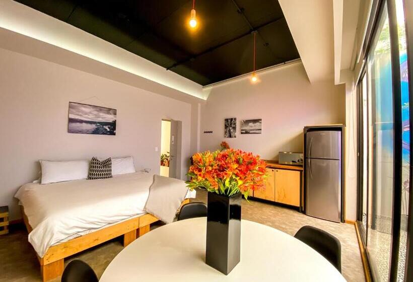 اتاق لوکس با بالکن, Casa Melgar