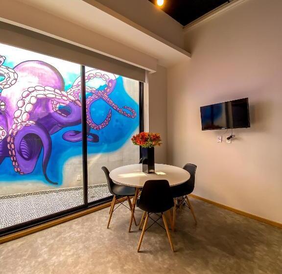 اتاق لوکس با بالکن, Casa Melgar