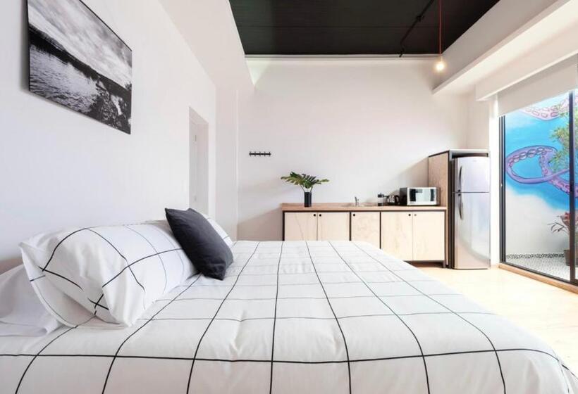 اتاق لوکس با بالکن, Casa Melgar