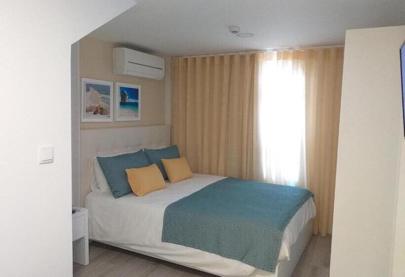 إستديو عائلى, O Palacete